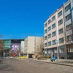 Mezzanine Beds, 10Min To Centre With Offsite Parking