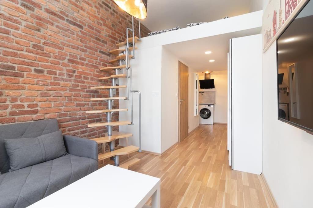 Mezzanine Beds, 10min To Centre With Offsite Parking * Praga