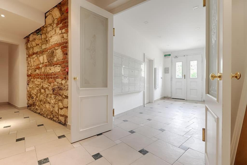 Mezzanine Beds, 10min To Centre With Offsite Parking * Praga