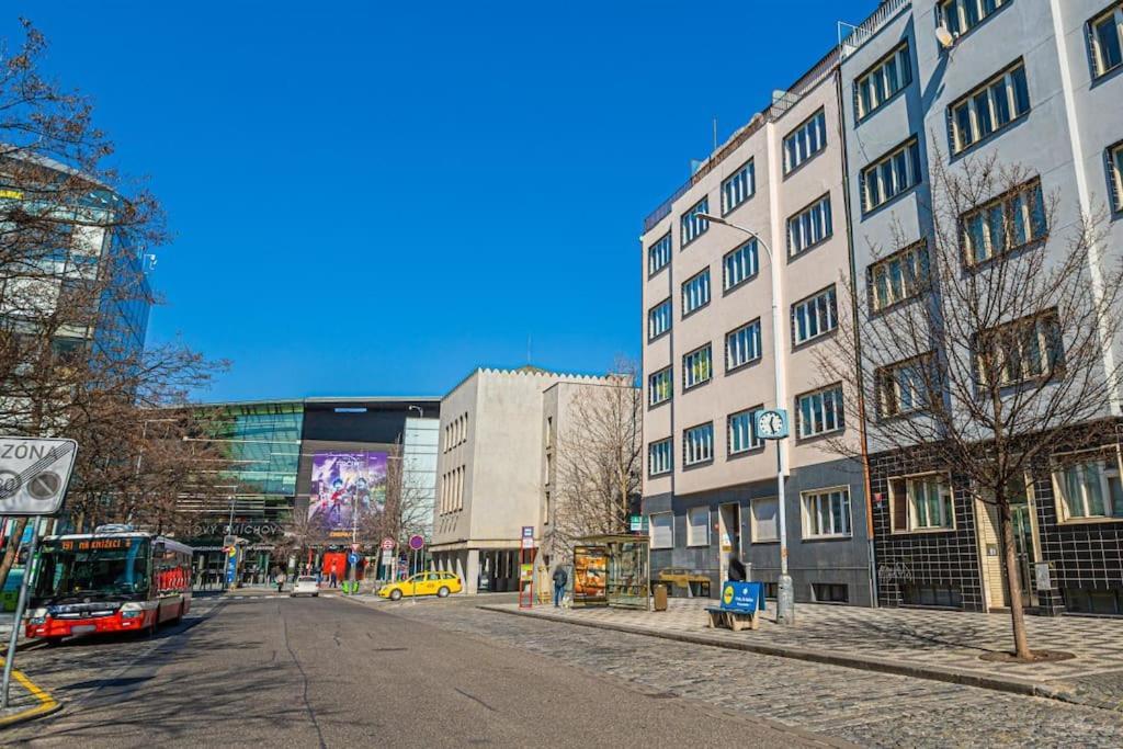 Mezzanine Beds, 10min To Centre With Offsite Parking Appartamento